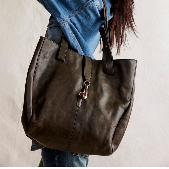 We The Free - Echo Leather Tote
Brand new - Picture 12 of 16